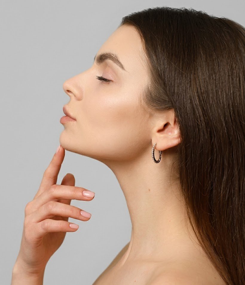 Double chin fat reduction and jawline contouring treatment at DermaGlo